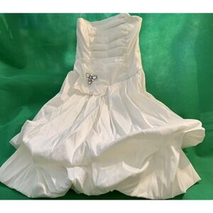 As You Wish formal strapless White‎ Puffy Dress dress Size 0 With White Flower